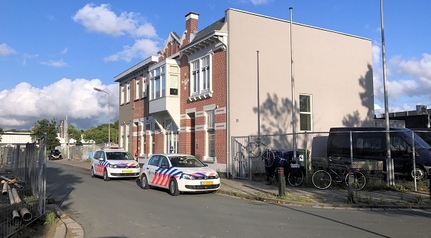 Politie bij de opvanglocatie in Terneuzen op 17 augustus.
