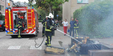 Brandweer blust bankstel in Middelburg