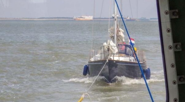 Bij Vlissingen strandde een jacht als gevolg van motorproblemen.
