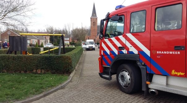 De brandweer werd rond 14.40 uur naar de Kerklaan in Koewacht gestuurd.