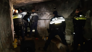 Politie ontdekt en beëindigt feest in bunker