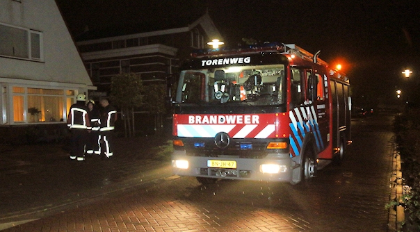 De brandweer bij de woning in Middelburg.