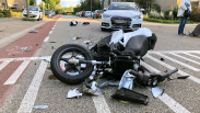 Scooterbestuurder gewond naar het ziekenhuis na aanrijding