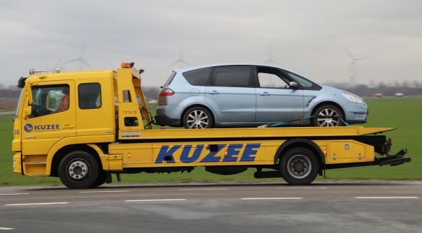 Kuzee heeft de auto getakeld en afgevoerd.