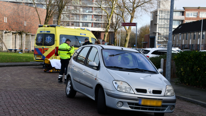 Scooterbestuurder gewond na botsing met auto in Middelburg.