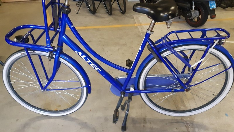 De politie zoekt de eigenaar van deze fiets.