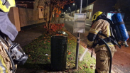 Brandweer Sluis blust brand in vuilnisbak