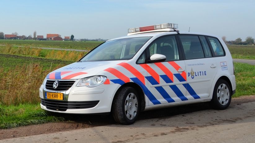Fietser aangereden bij Nieuwerkerk, tegenpartij rijdt door.