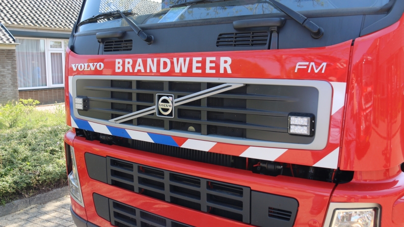 Brandweer knipt paal weg voor ambulance in Burgh-Haamstede