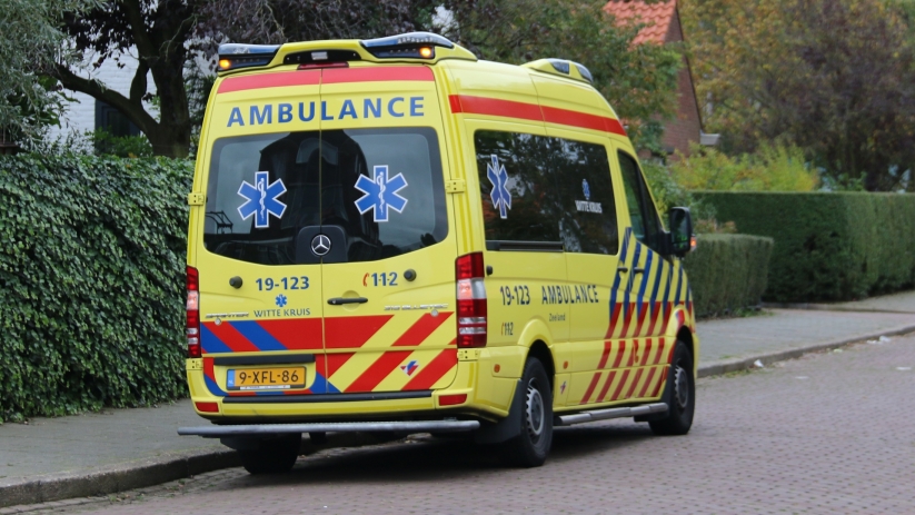 Scooterrijdster gewond bij botsing in Wemeldinge.