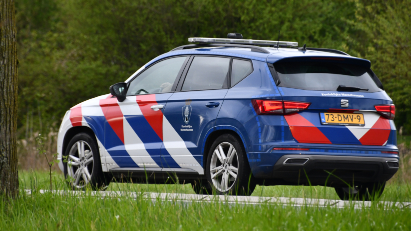 Marechaussees nemen bestelbusje in beslag N62 Westdorpe