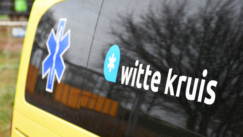 Bestelbus rijdt vrouw met rollator aan in Zierikzee