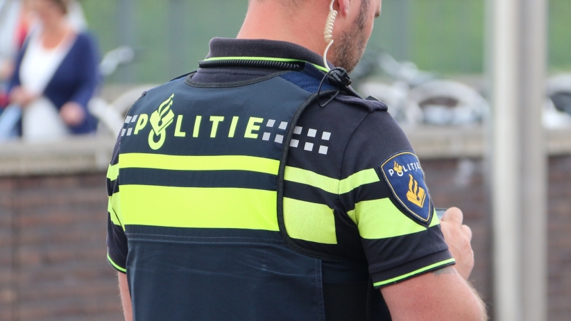 Snorfietsers zonder helm bekeurd in Oostburg