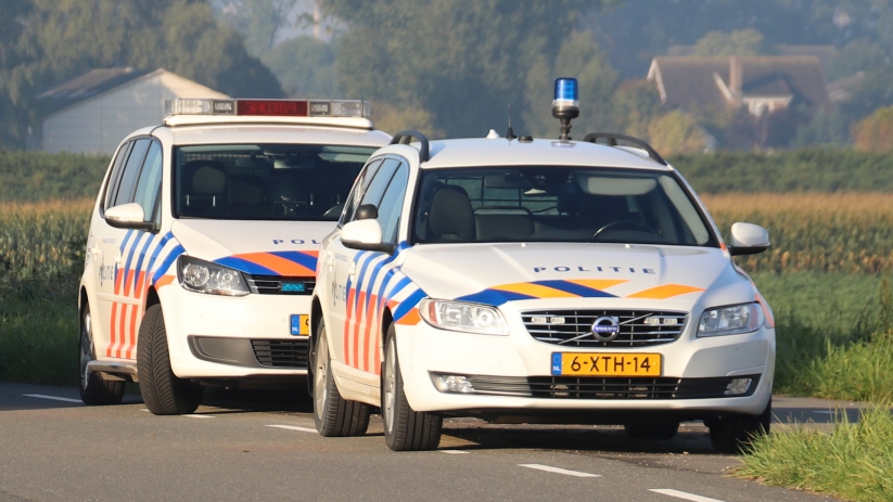Auto rijdt door na botsing N59 Nieuwerkerk