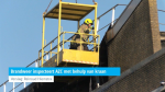 Brandweer inspecteert AZC met behulp van kraan na grote brand